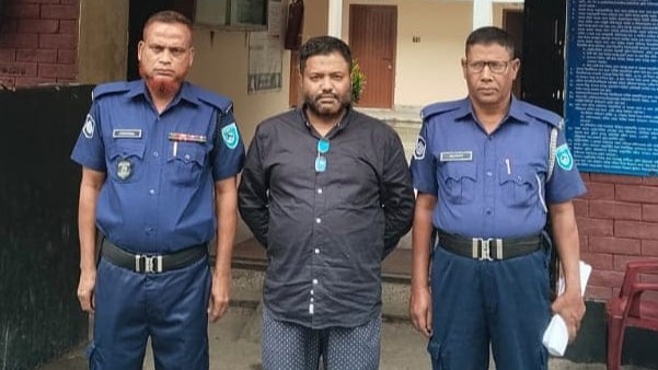 কারাগারে বন্দী, তবু এমপিওতে নাম ও বেতন!
